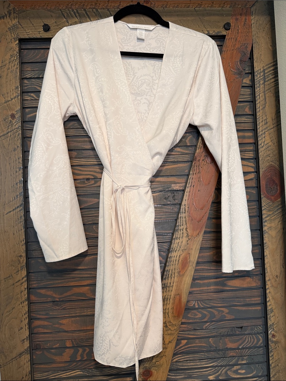 Victoria's Secret Cream Paisley Wrap Robe with Tie Waist